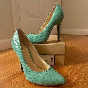 6.5 turquoise heels- never worn